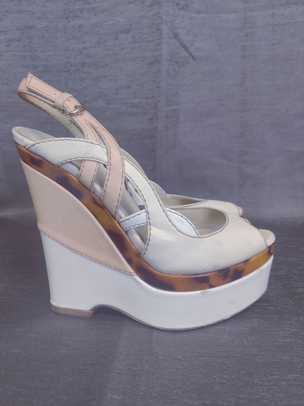 Gucci Kotao Platform Peep Toe Wedge Slingback Sandals Ivory Tortoise Leather 38